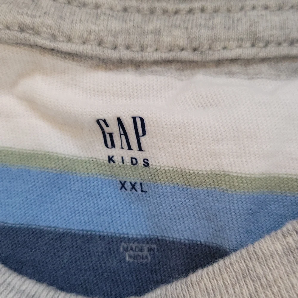 Gap tshirts sports and stripes set of 2  XXL